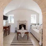 Trullamia, Trullo Storico Con Piscina Nyaraló *