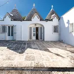 Trullamia, Trullo Storico Con Piscina Nyaraló *