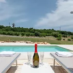 Trullamia, Trullo Storico Con Piscina *