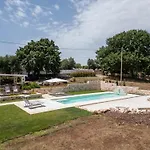 Trullamia, Trullo Storico Con Piscina * Cisternino