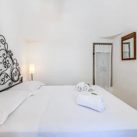 Ferienhaus Trullamia, Trullo Storico Con Piscina Cisternino
