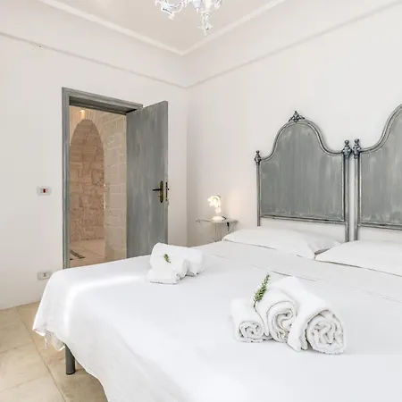 Trullamia, Trullo Storico Con Piscina Cisternino