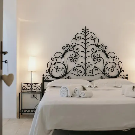 Trullamia, Trullo Storico Con Piscina * Cisternino