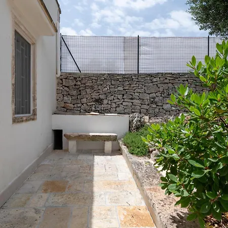 Trullamia, Trullo Storico Con Piscina Cisternino