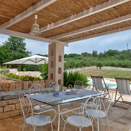 Trullamia, Trullo Storico Con Piscina Cisternino
