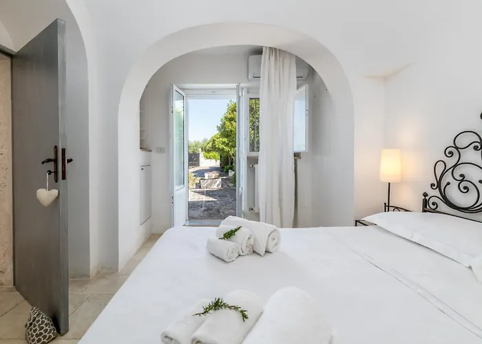 Trullamia, Trullo Storico Con Piscina צ'יסטרנינו