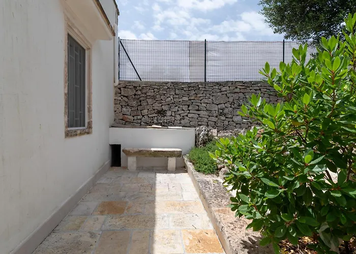 Trullamia, Trullo Storico Con Piscina צ'יסטרנינו