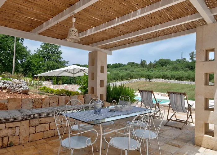 Trullamia, Trullo Storico Con Piscina צ'יסטרנינו