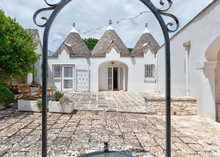 Trullamia, Trullo Storico Con Piscina בית נופש