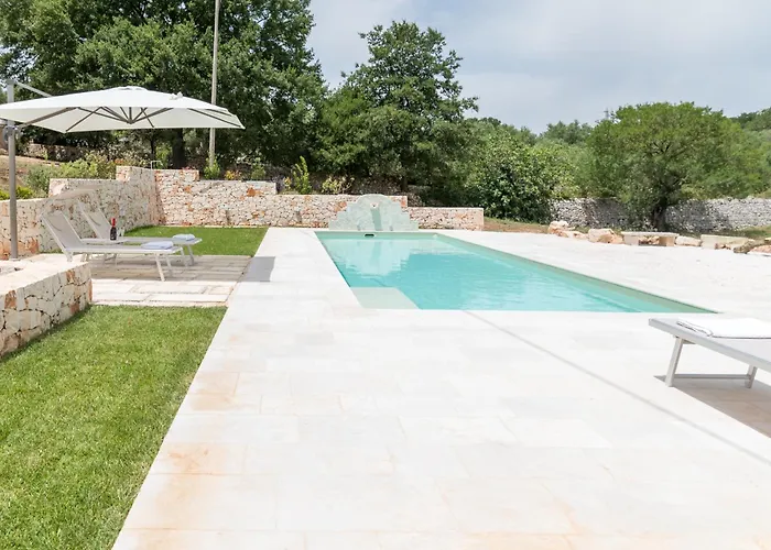 Trullamia, Trullo Storico Con Piscina