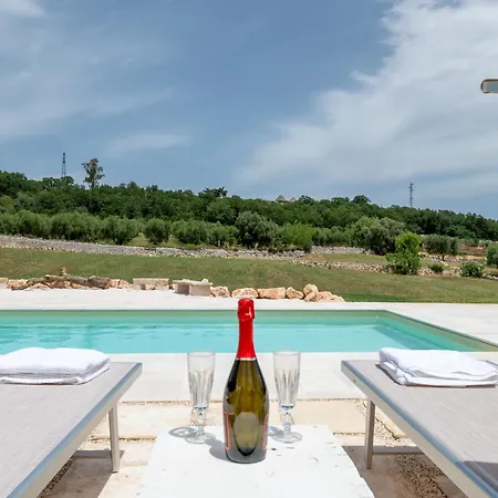 Trullamia, Trullo Storico Con Piscina *