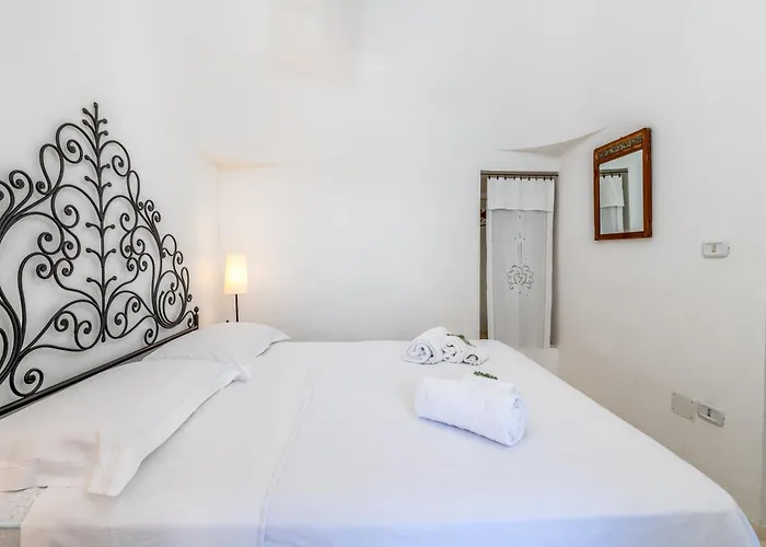 Vakantiehuis Trullamia, Trullo Storico Con Piscina Cisternino