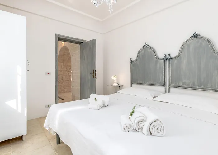Trullamia, Trullo Storico Con Piscina Cisternino